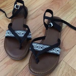 Toms Sandals - Black and White design